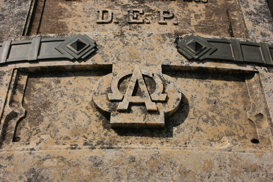 alfa-omega-2-simbologia-cementerio-general-valencia