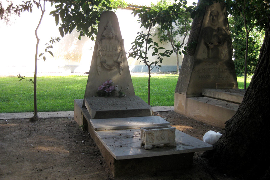 Tumba de Amparo Meliá, vista 2, en el Museo del Silencio. Cementerio General de Valencia