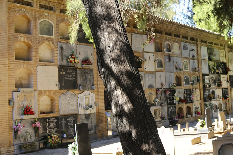 tumba de Vicente Blasco Ibañez en el Museo del Silencio, de JC media.