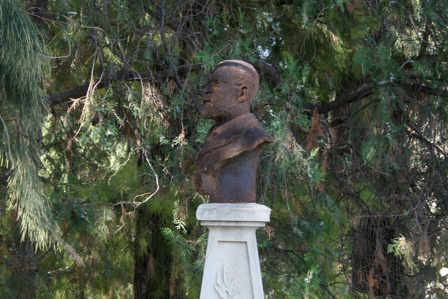 Perfil del busto de Constantí Llombart, en el Museo del Silencio. Cementerio General de Valencia