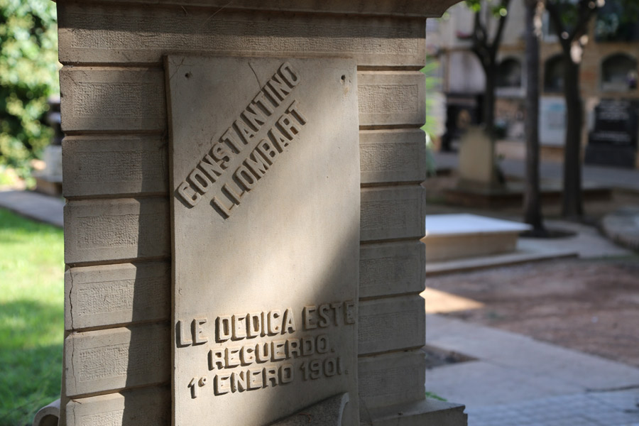 Placa en la tumba de Constantí Llombart, en el Museo del Silencio. Cementerio General de Valencia