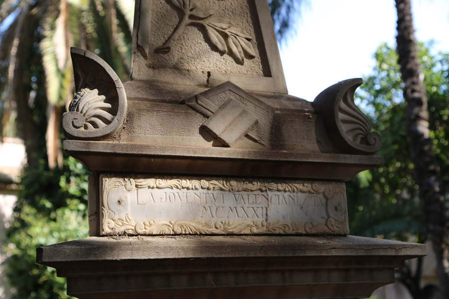 inscripción en el nicho de Constantí Llombart, en el Museo del Silencio. Cementerio General de Valencia