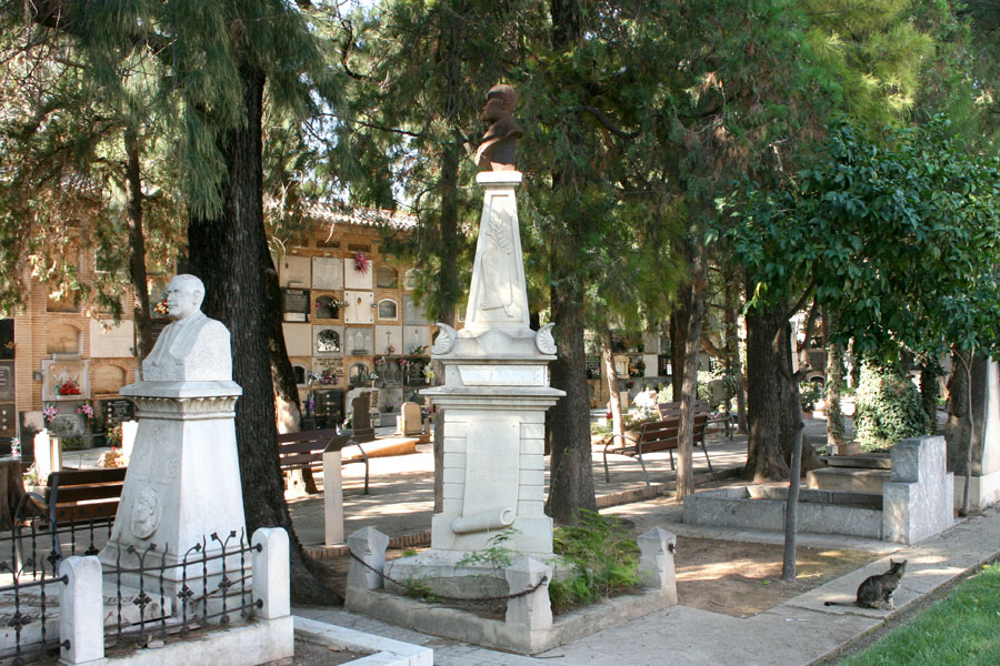 Vista general de la tumba de Constantí Llombart, en el Museo del Silencio. Cementerio General de Valencia