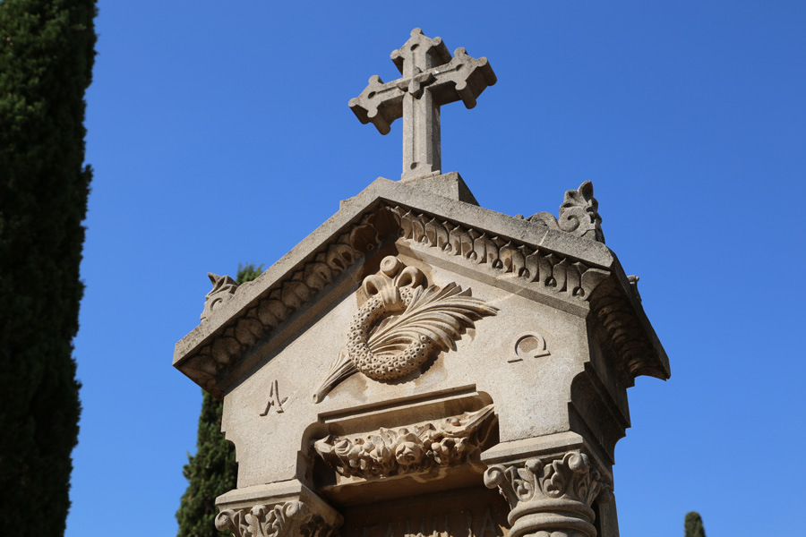 detalle-simbologia-cementerio-general-valencia