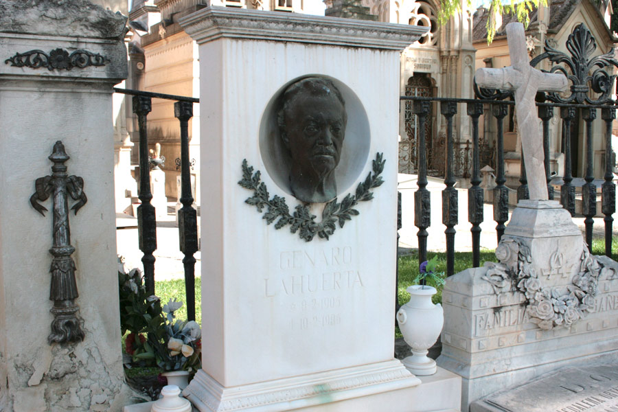 Detalle tumba de Genaro Lahuerta en el Museo del Silencio de JC media