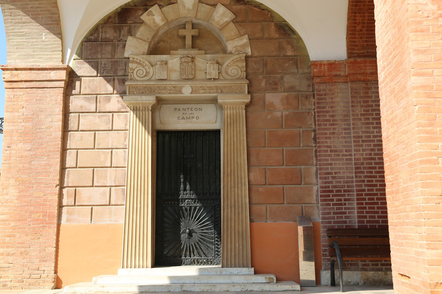 Puerta de entrada a la tumba del Marqués de Campo, en el Museo del Silencio, de JC media.