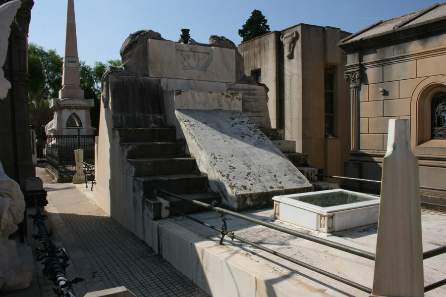 trasera del panteón de la familia Moroder, en el Museo del Silencio. Cementerio General de Valencia