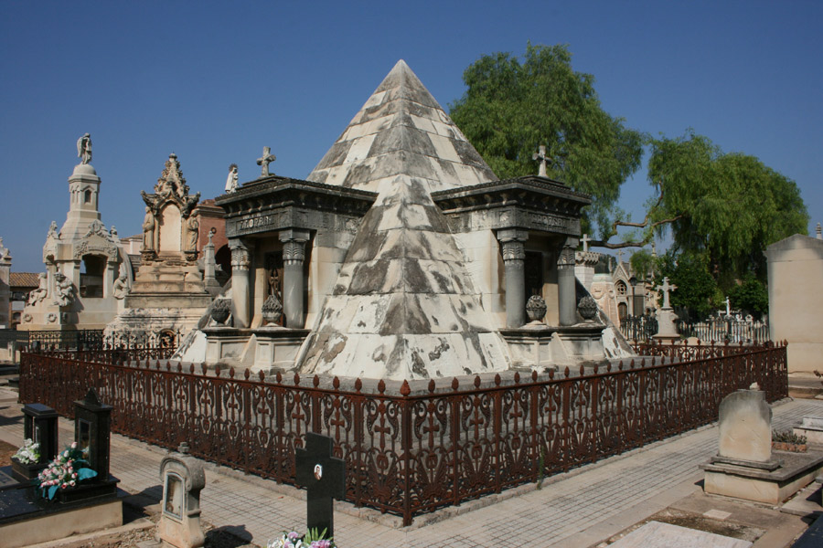 piramide-llovera-cementerio-general-valencia-general