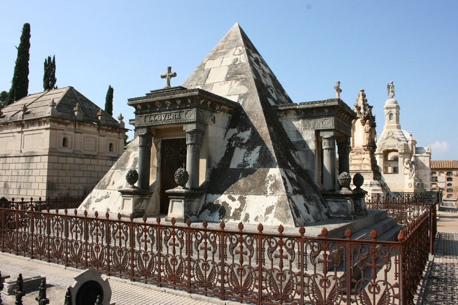 piramide-llovera-cementerio-general-valencia